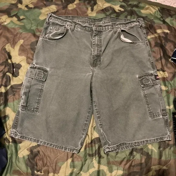 Dickies faded sage‎ carpenter shorts vtg y2k Mexico size 36/13 - Picture 4 of 8